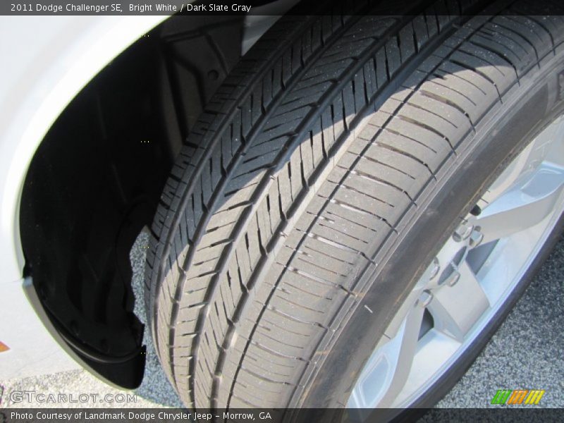 Bright White / Dark Slate Gray 2011 Dodge Challenger SE