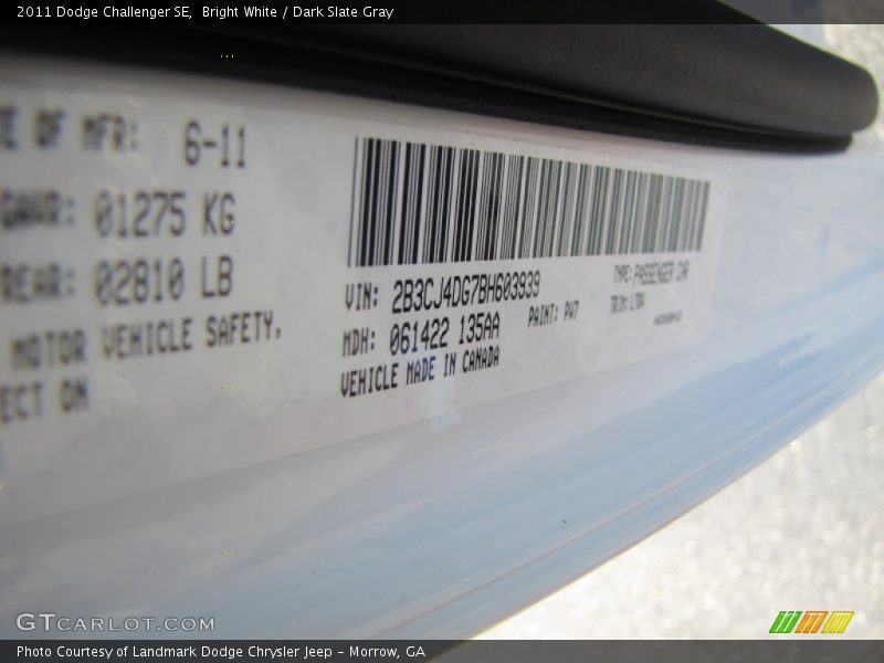 Bright White / Dark Slate Gray 2011 Dodge Challenger SE