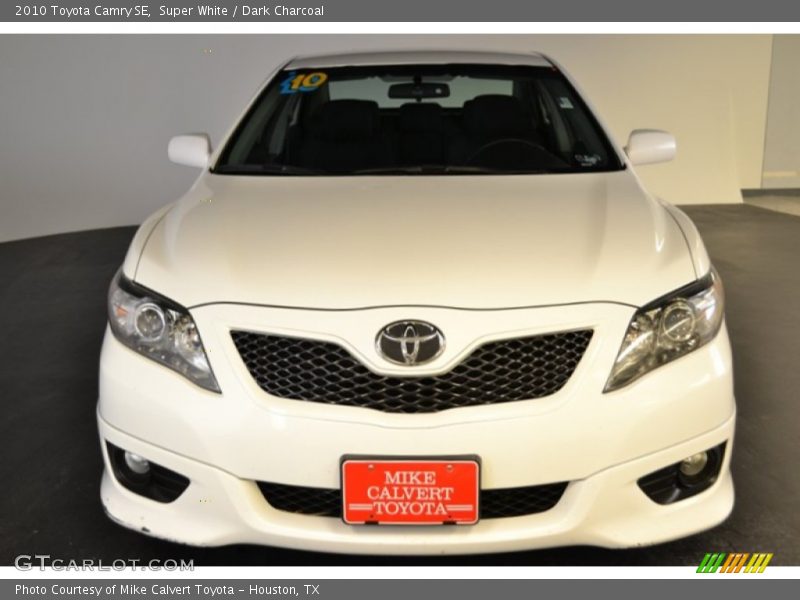 Super White / Dark Charcoal 2010 Toyota Camry SE