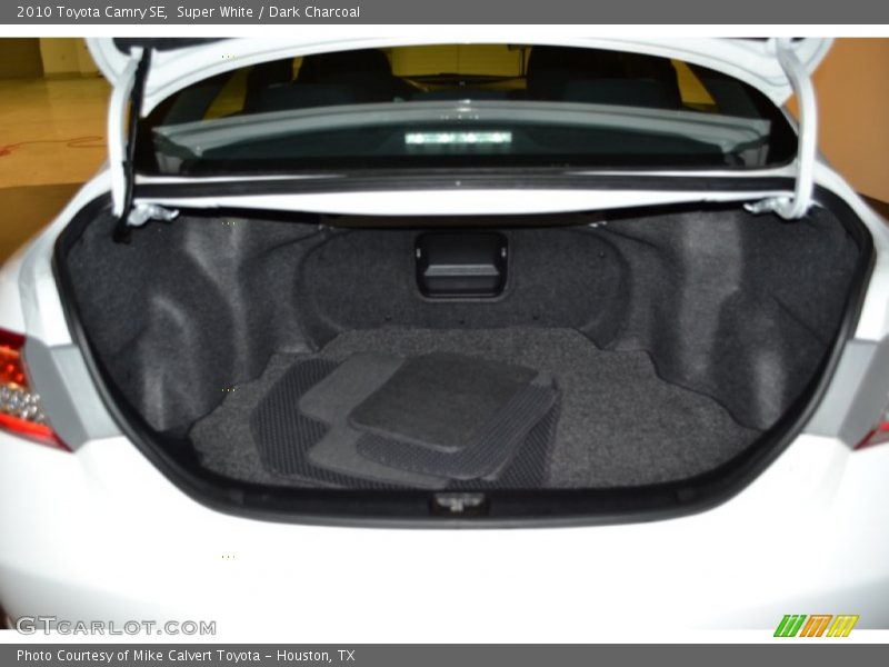Super White / Dark Charcoal 2010 Toyota Camry SE
