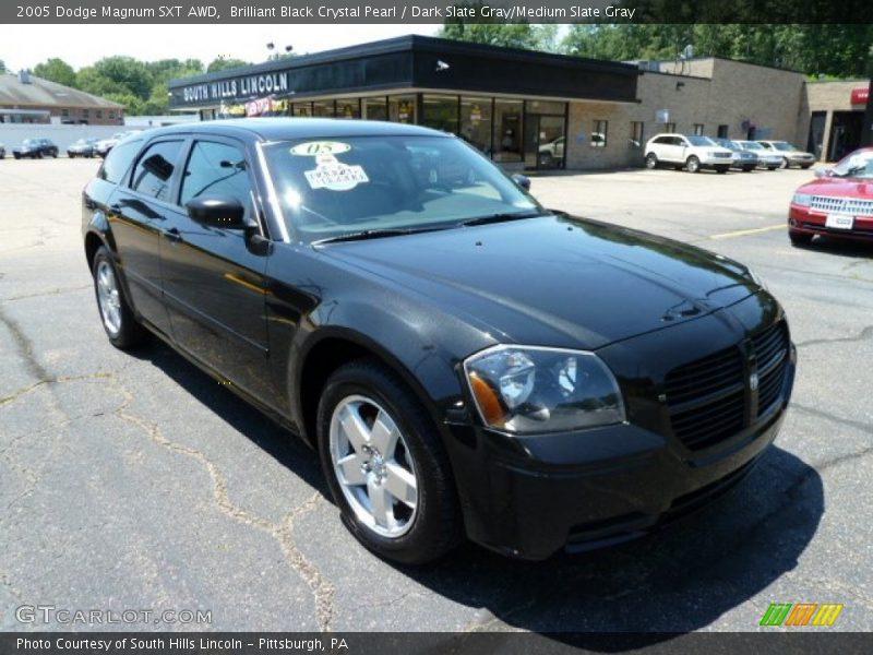 Front 3/4 View of 2005 Magnum SXT AWD