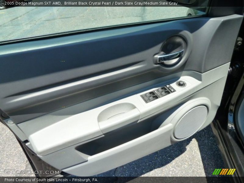 Door Panel of 2005 Magnum SXT AWD
