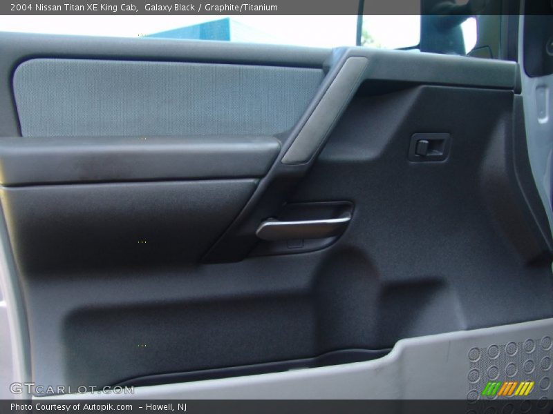 Galaxy Black / Graphite/Titanium 2004 Nissan Titan XE King Cab