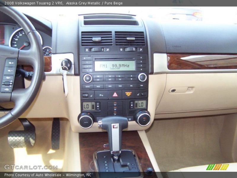 Alaska Grey Metallic / Pure Beige 2008 Volkswagen Touareg 2 VR6