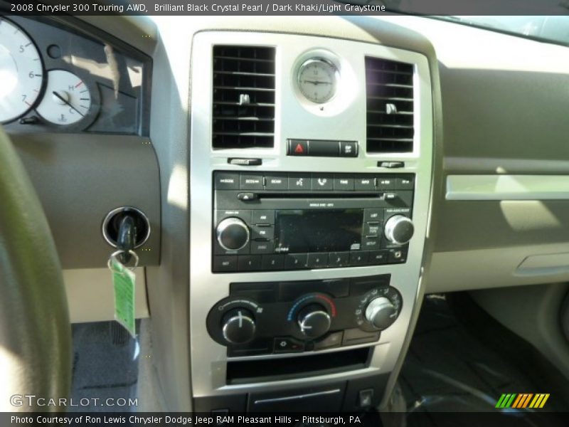 Controls of 2008 300 Touring AWD