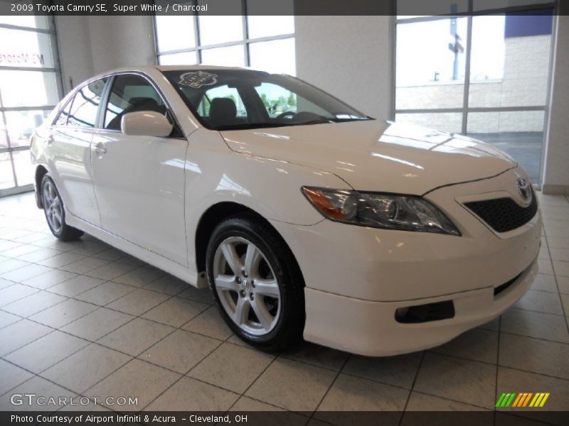 Super White / Charcoal 2009 Toyota Camry SE