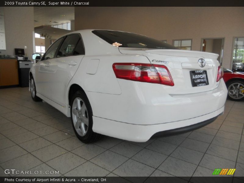 Super White / Charcoal 2009 Toyota Camry SE