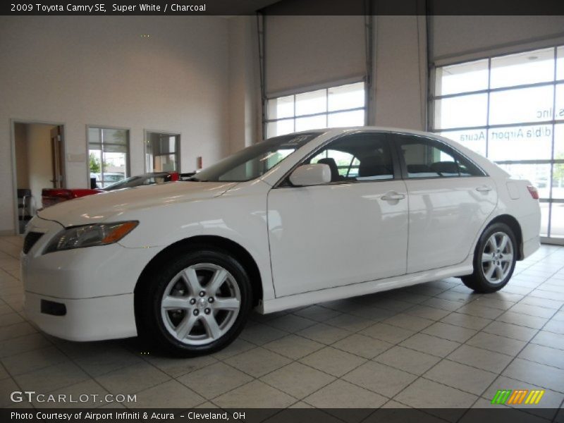 Super White / Charcoal 2009 Toyota Camry SE