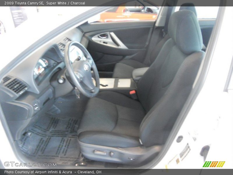 Super White / Charcoal 2009 Toyota Camry SE