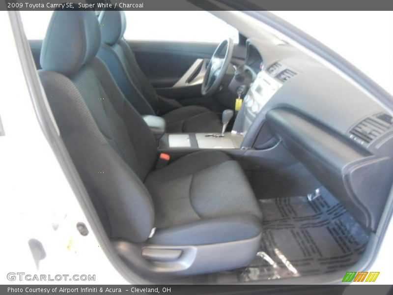 Super White / Charcoal 2009 Toyota Camry SE