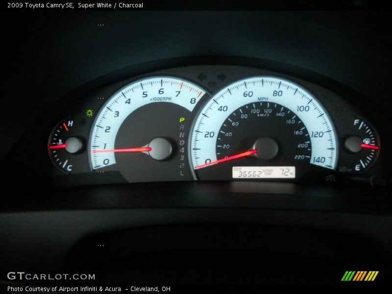 Super White / Charcoal 2009 Toyota Camry SE