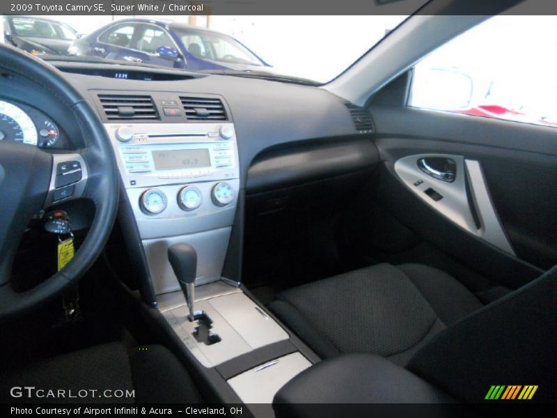 Super White / Charcoal 2009 Toyota Camry SE