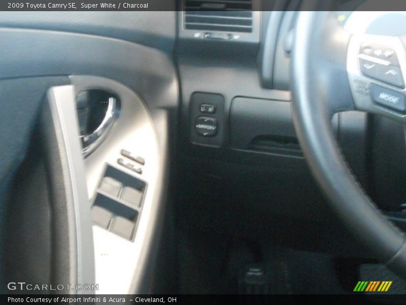 Super White / Charcoal 2009 Toyota Camry SE