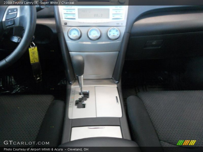 Super White / Charcoal 2009 Toyota Camry SE