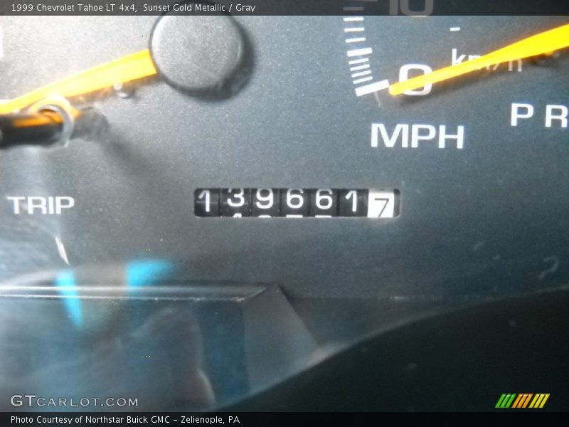 Sunset Gold Metallic / Gray 1999 Chevrolet Tahoe LT 4x4