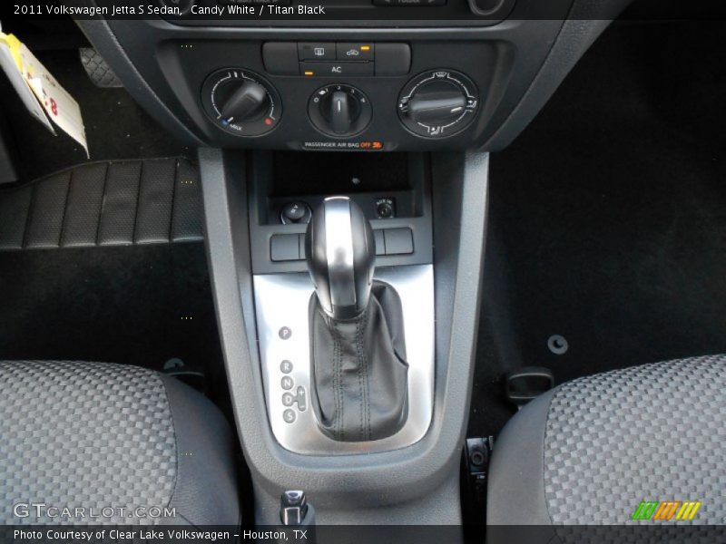 Candy White / Titan Black 2011 Volkswagen Jetta S Sedan