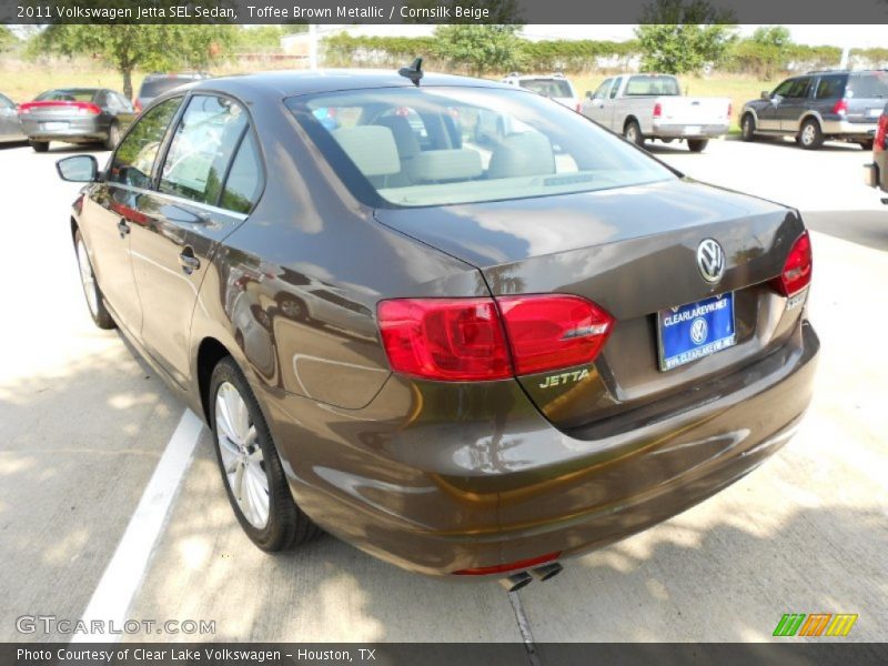 Toffee Brown Metallic / Cornsilk Beige 2011 Volkswagen Jetta SEL Sedan