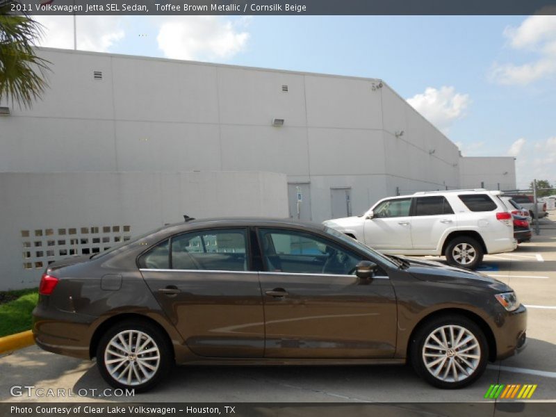 Toffee Brown Metallic / Cornsilk Beige 2011 Volkswagen Jetta SEL Sedan
