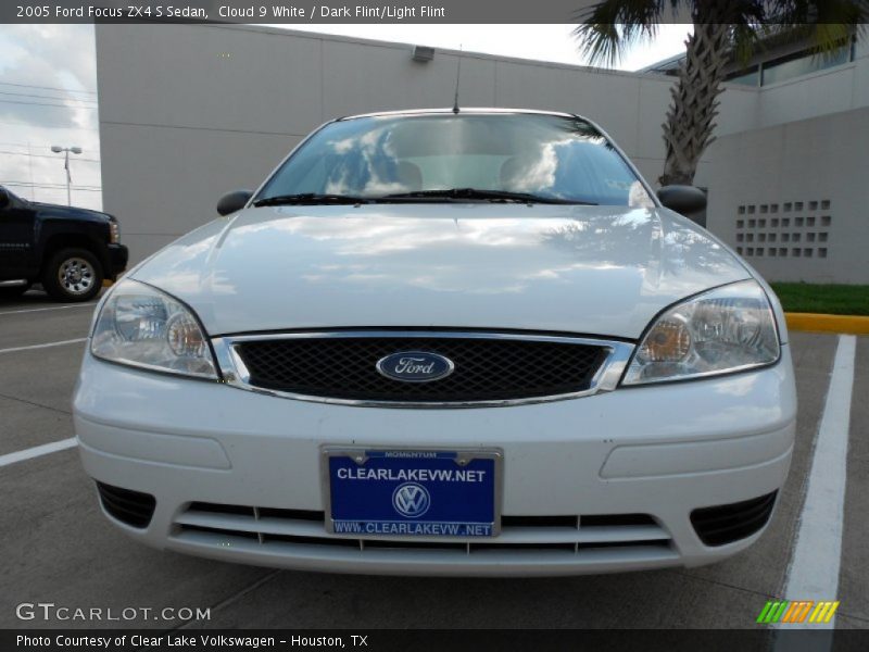 Cloud 9 White / Dark Flint/Light Flint 2005 Ford Focus ZX4 S Sedan