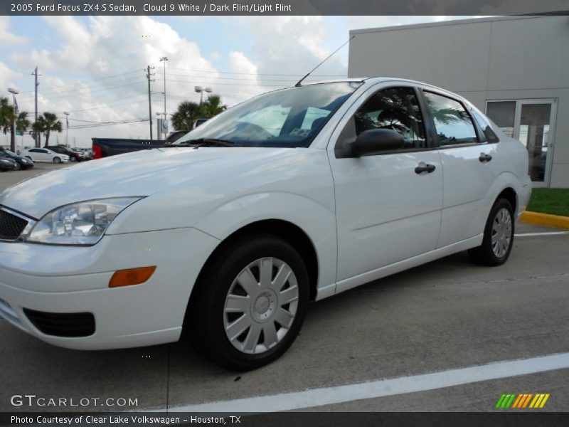 Cloud 9 White / Dark Flint/Light Flint 2005 Ford Focus ZX4 S Sedan