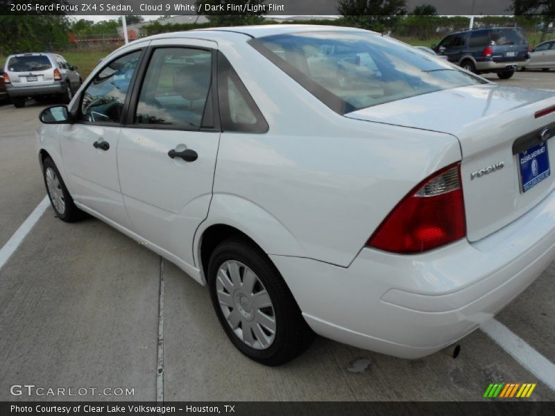 Cloud 9 White / Dark Flint/Light Flint 2005 Ford Focus ZX4 S Sedan