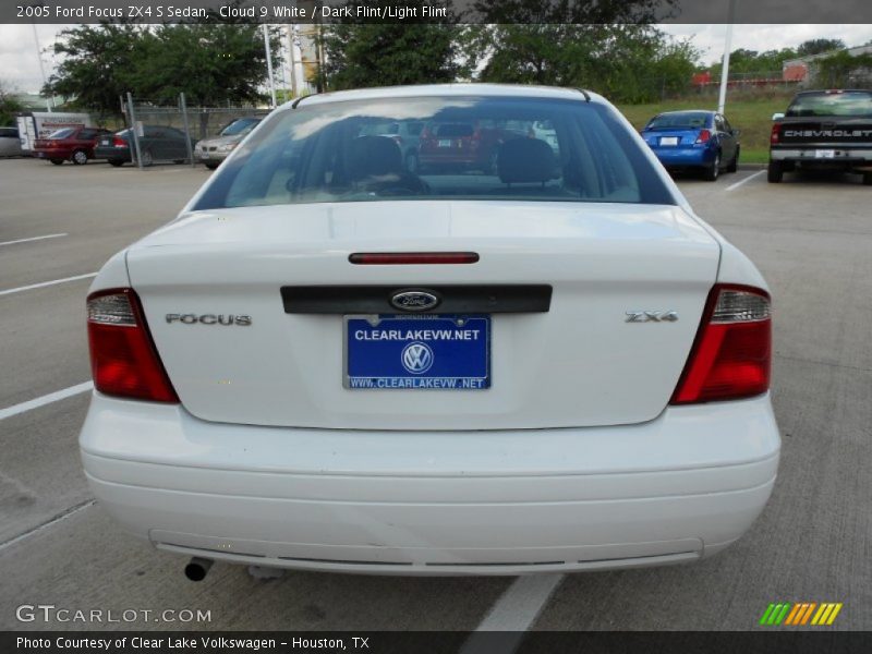 Cloud 9 White / Dark Flint/Light Flint 2005 Ford Focus ZX4 S Sedan