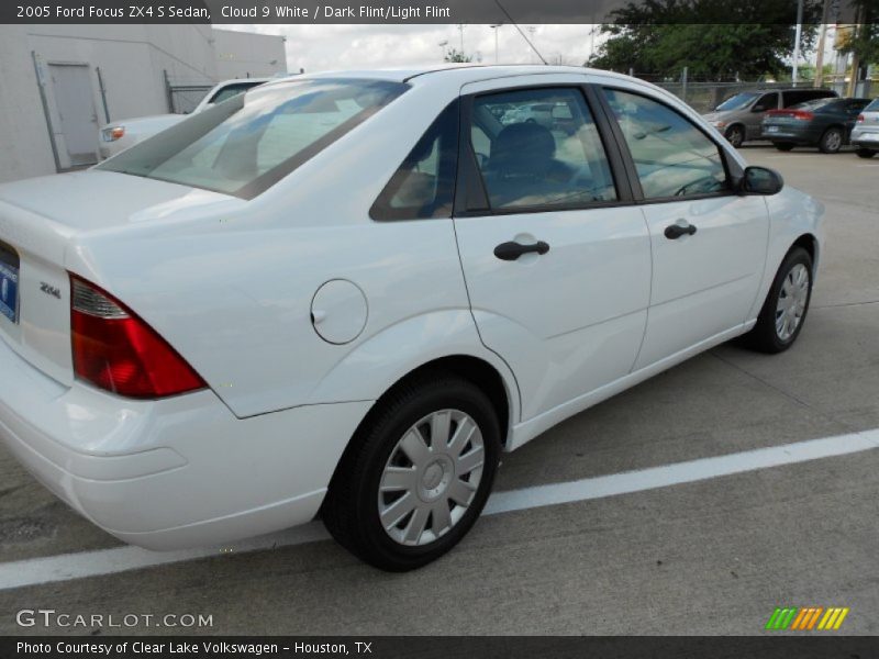 Cloud 9 White / Dark Flint/Light Flint 2005 Ford Focus ZX4 S Sedan