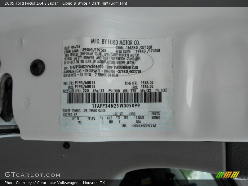 Cloud 9 White / Dark Flint/Light Flint 2005 Ford Focus ZX4 S Sedan