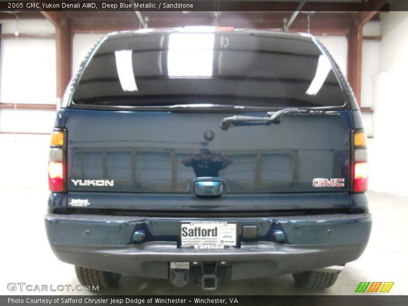Deep Blue Metallic / Sandstone 2005 GMC Yukon Denali AWD