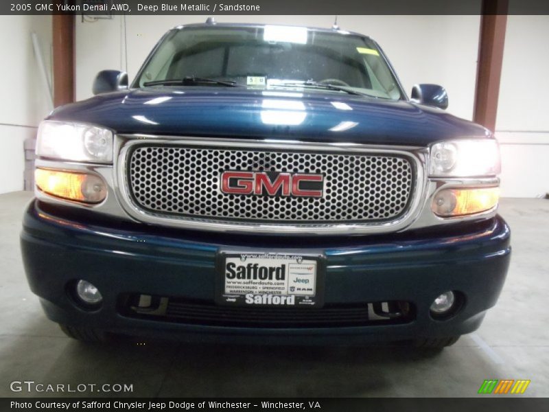 Deep Blue Metallic / Sandstone 2005 GMC Yukon Denali AWD