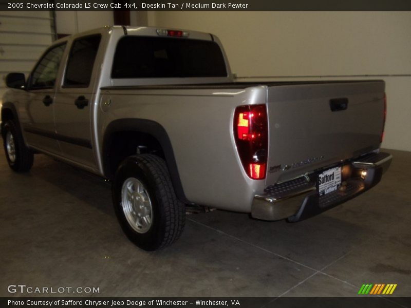 Doeskin Tan / Medium Dark Pewter 2005 Chevrolet Colorado LS Crew Cab 4x4