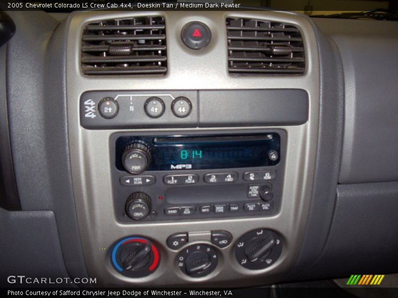 Doeskin Tan / Medium Dark Pewter 2005 Chevrolet Colorado LS Crew Cab 4x4