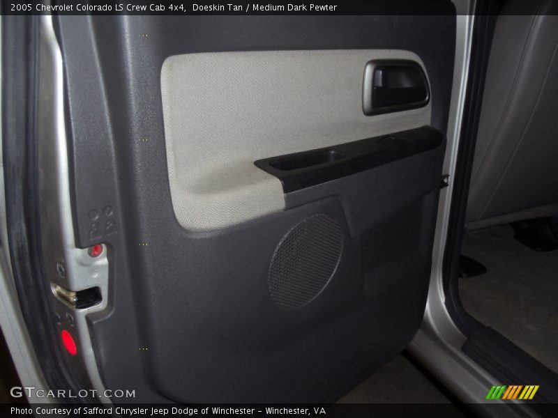 Doeskin Tan / Medium Dark Pewter 2005 Chevrolet Colorado LS Crew Cab 4x4
