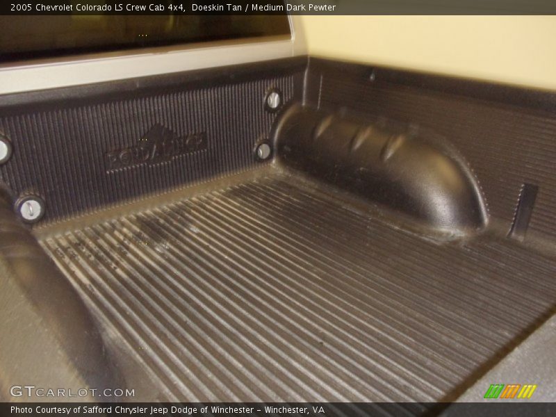 Doeskin Tan / Medium Dark Pewter 2005 Chevrolet Colorado LS Crew Cab 4x4
