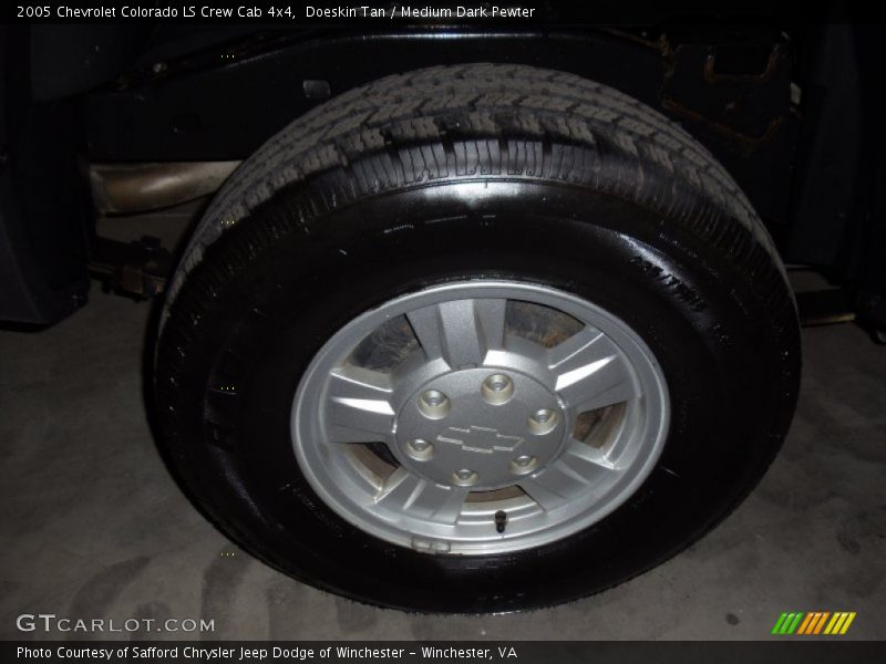 Doeskin Tan / Medium Dark Pewter 2005 Chevrolet Colorado LS Crew Cab 4x4