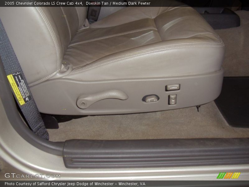 Doeskin Tan / Medium Dark Pewter 2005 Chevrolet Colorado LS Crew Cab 4x4