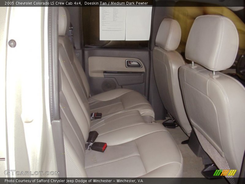 Doeskin Tan / Medium Dark Pewter 2005 Chevrolet Colorado LS Crew Cab 4x4