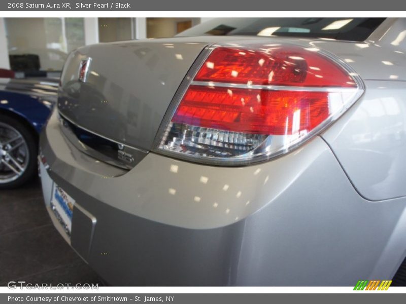 Silver Pearl / Black 2008 Saturn Aura XR