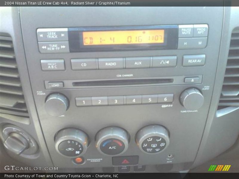 Radiant Silver / Graphite/Titanium 2004 Nissan Titan LE Crew Cab 4x4