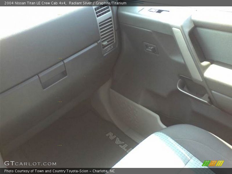 Radiant Silver / Graphite/Titanium 2004 Nissan Titan LE Crew Cab 4x4