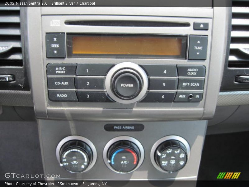Brilliant Silver / Charcoal 2009 Nissan Sentra 2.0