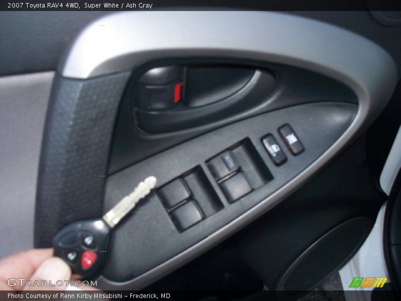 Super White / Ash Gray 2007 Toyota RAV4 4WD