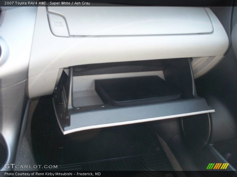 Super White / Ash Gray 2007 Toyota RAV4 4WD