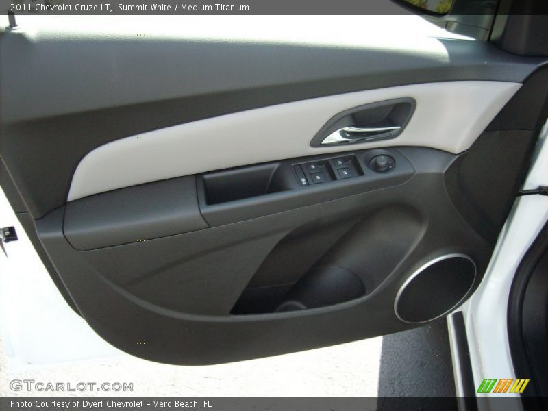 Summit White / Medium Titanium 2011 Chevrolet Cruze LT