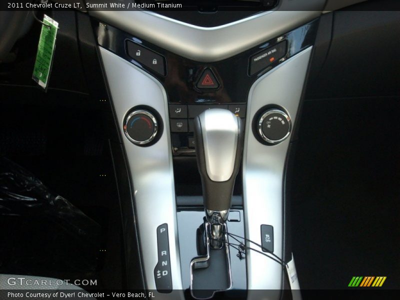Summit White / Medium Titanium 2011 Chevrolet Cruze LT