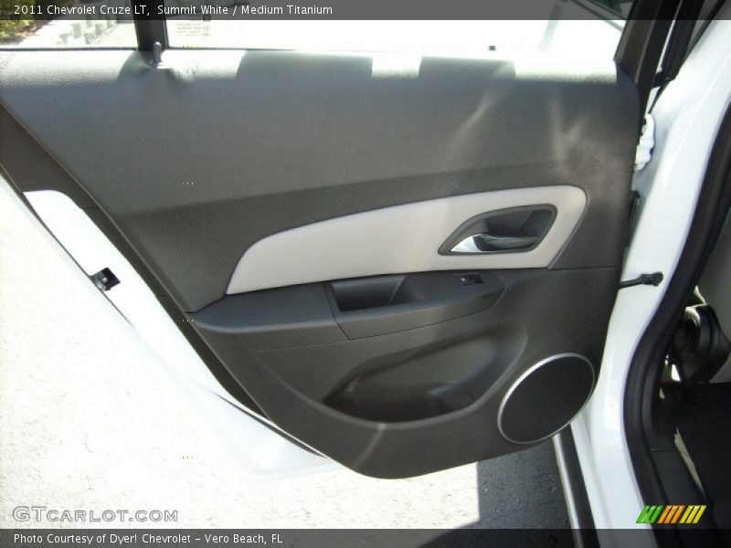 Summit White / Medium Titanium 2011 Chevrolet Cruze LT