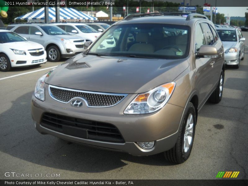 Front 3/4 View of 2011 Veracruz GLS AWD