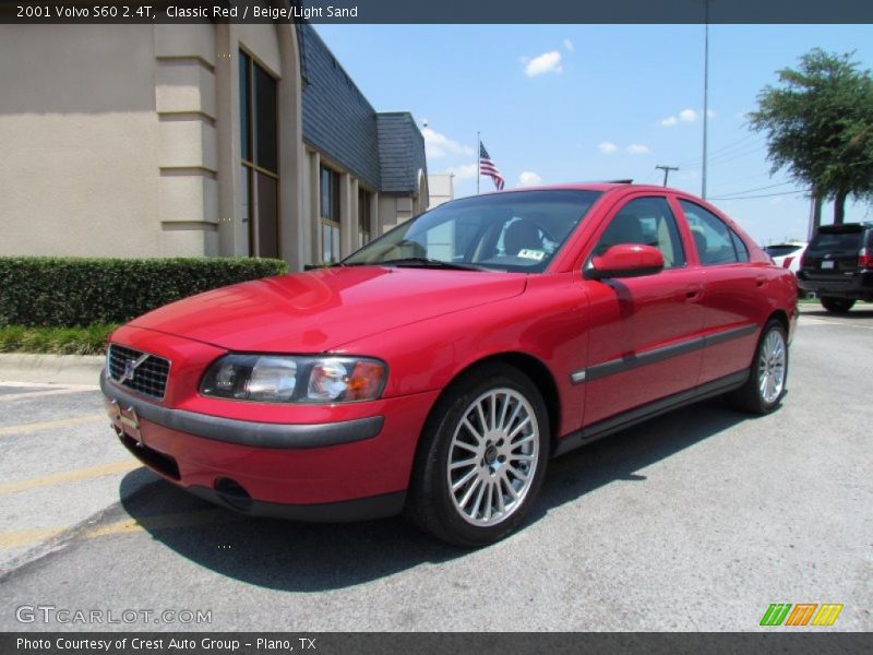 Front 3/4 View of 2001 S60 2.4T