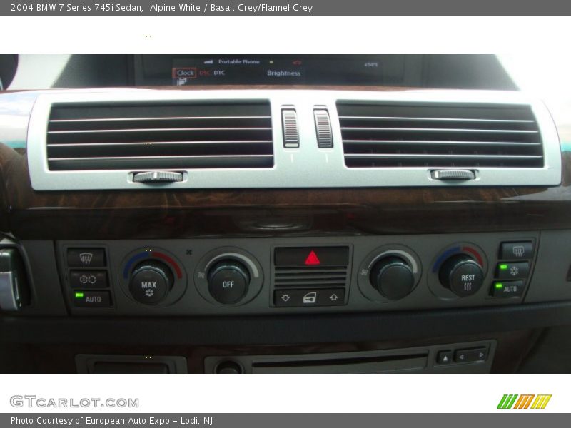 Controls of 2004 7 Series 745i Sedan
