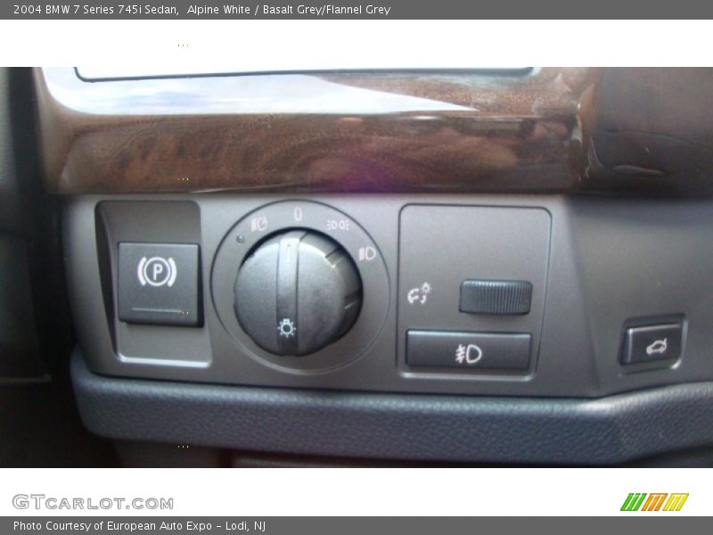 Controls of 2004 7 Series 745i Sedan